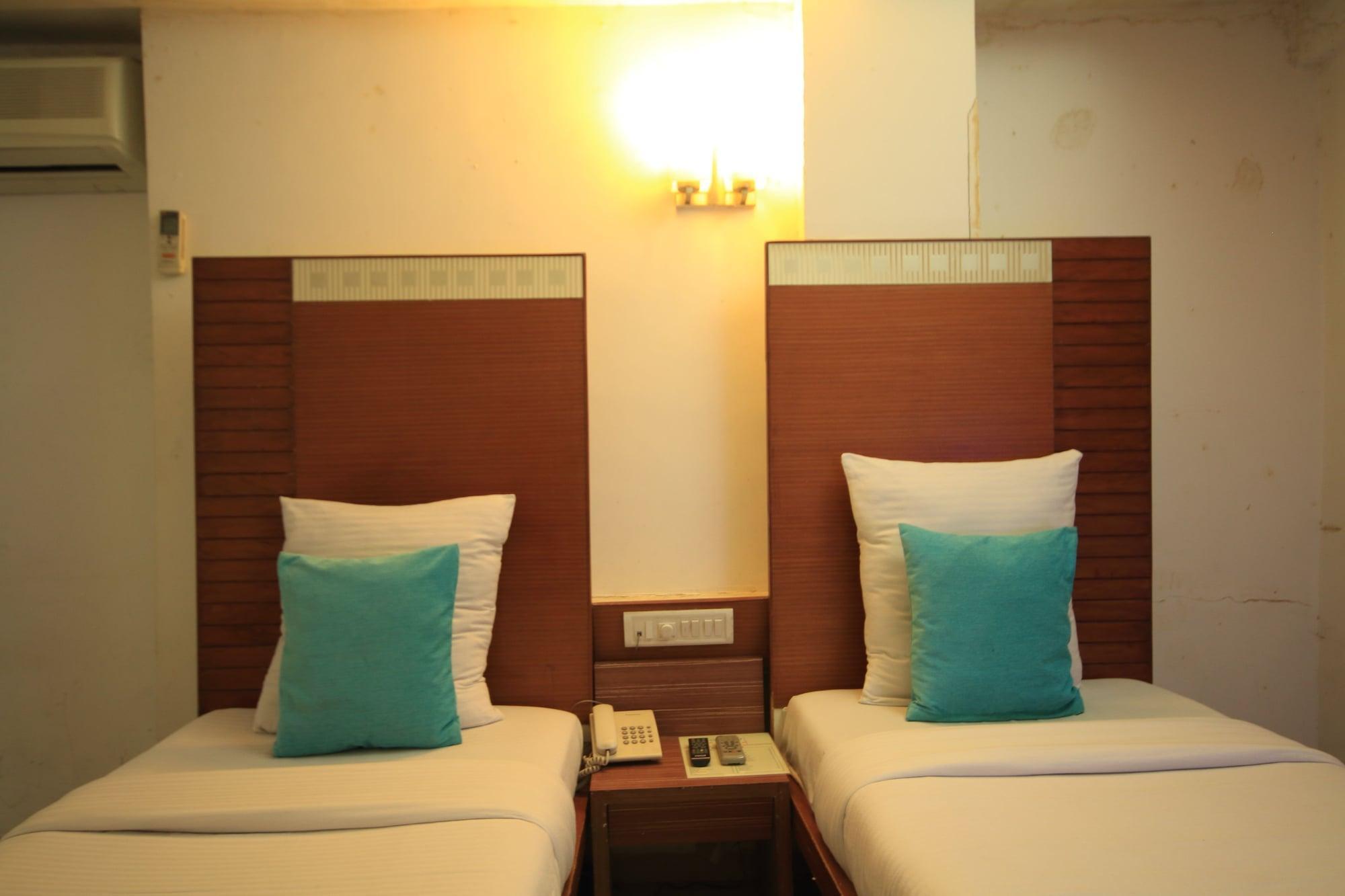 Fabhotel Kadamb Inn 阿穆达巴 外观 照片
