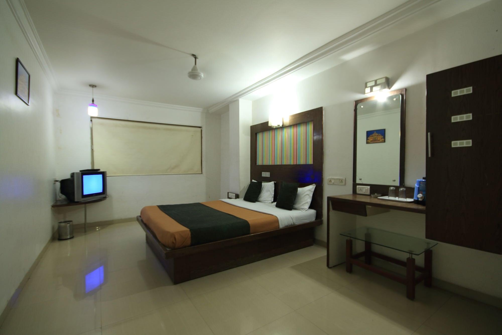 Fabhotel Kadamb Inn 阿穆达巴 外观 照片