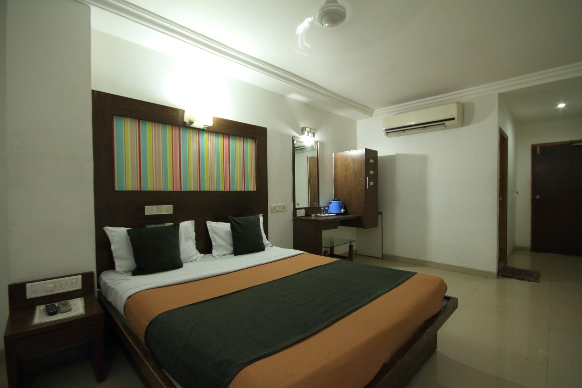 Fabhotel Kadamb Inn 阿穆达巴 外观 照片
