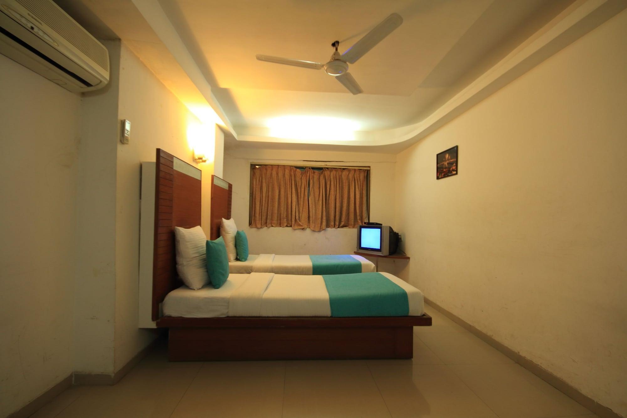 Fabhotel Kadamb Inn 阿穆达巴 外观 照片