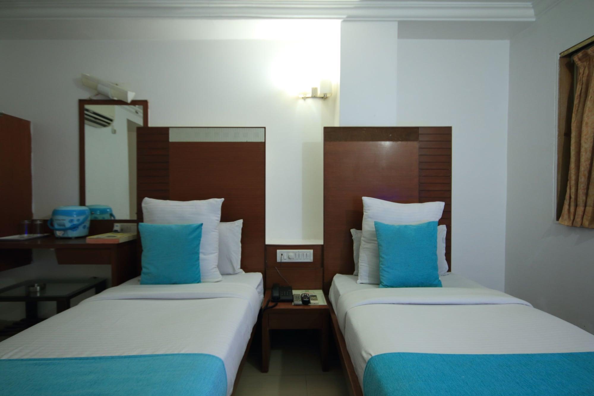 Fabhotel Kadamb Inn 阿穆达巴 外观 照片