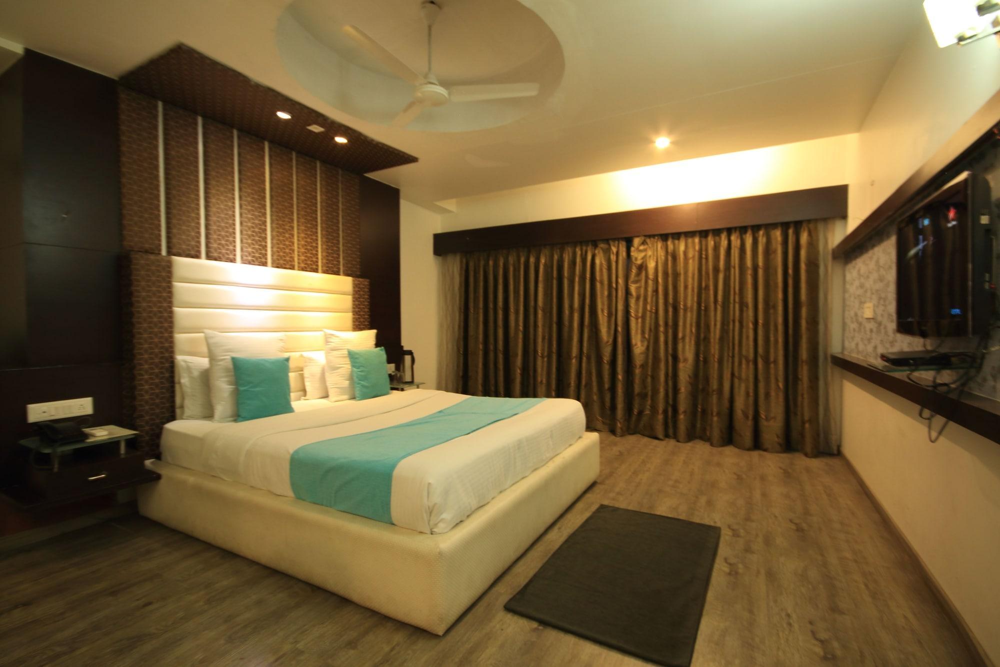 Fabhotel Kadamb Inn 阿穆达巴 外观 照片