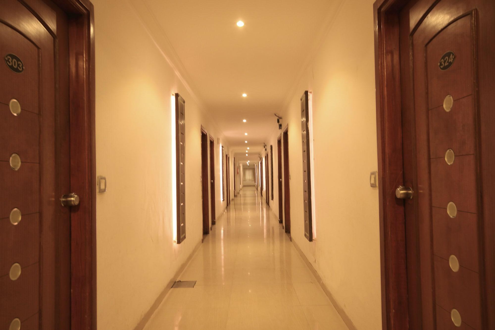 Fabhotel Kadamb Inn 阿穆达巴 外观 照片