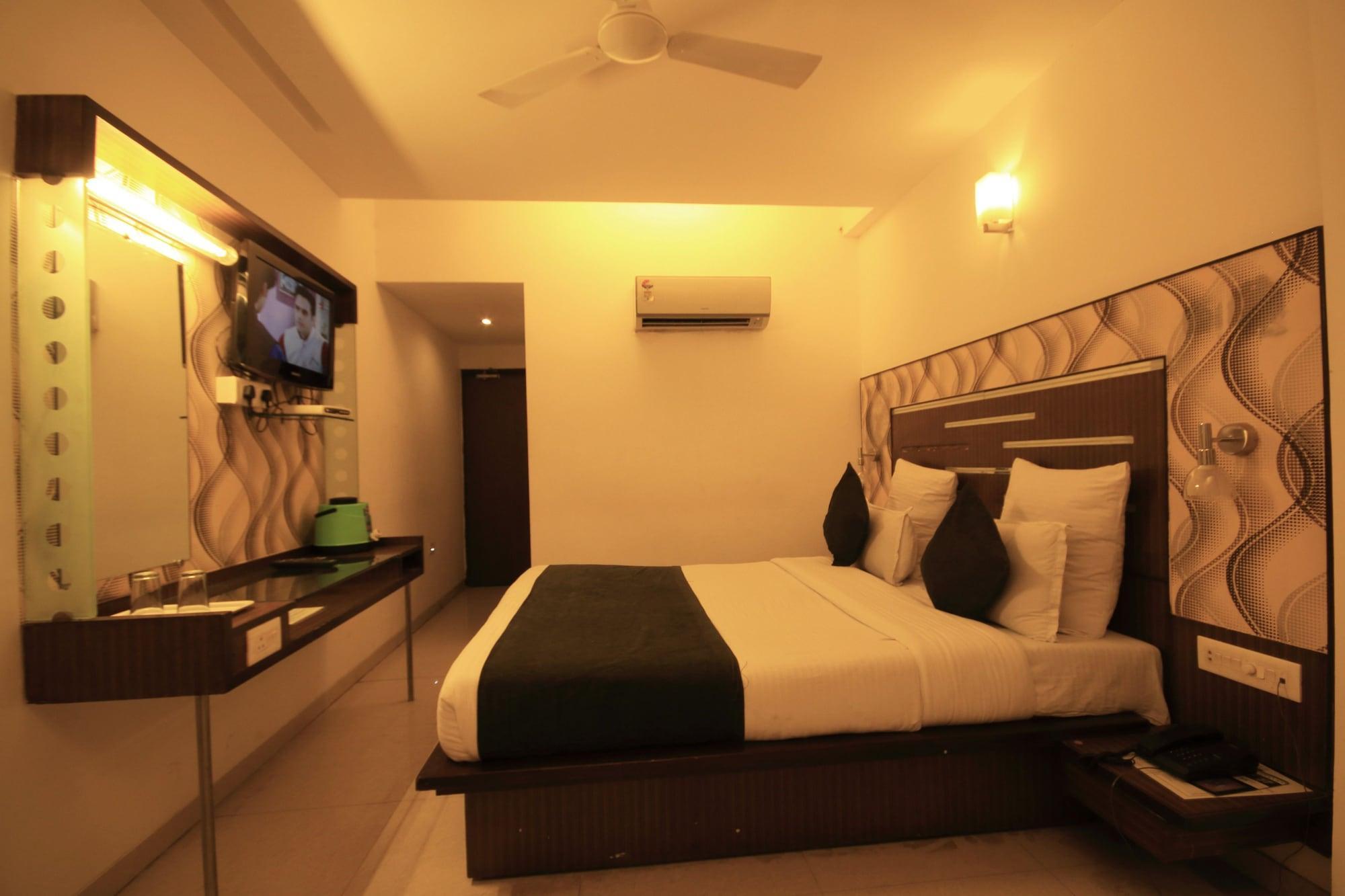 Fabhotel Kadamb Inn 阿穆达巴 外观 照片