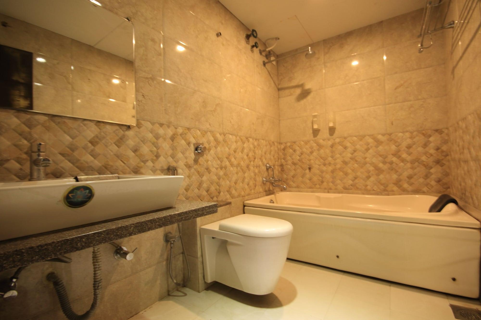 Fabhotel Kadamb Inn 阿穆达巴 外观 照片