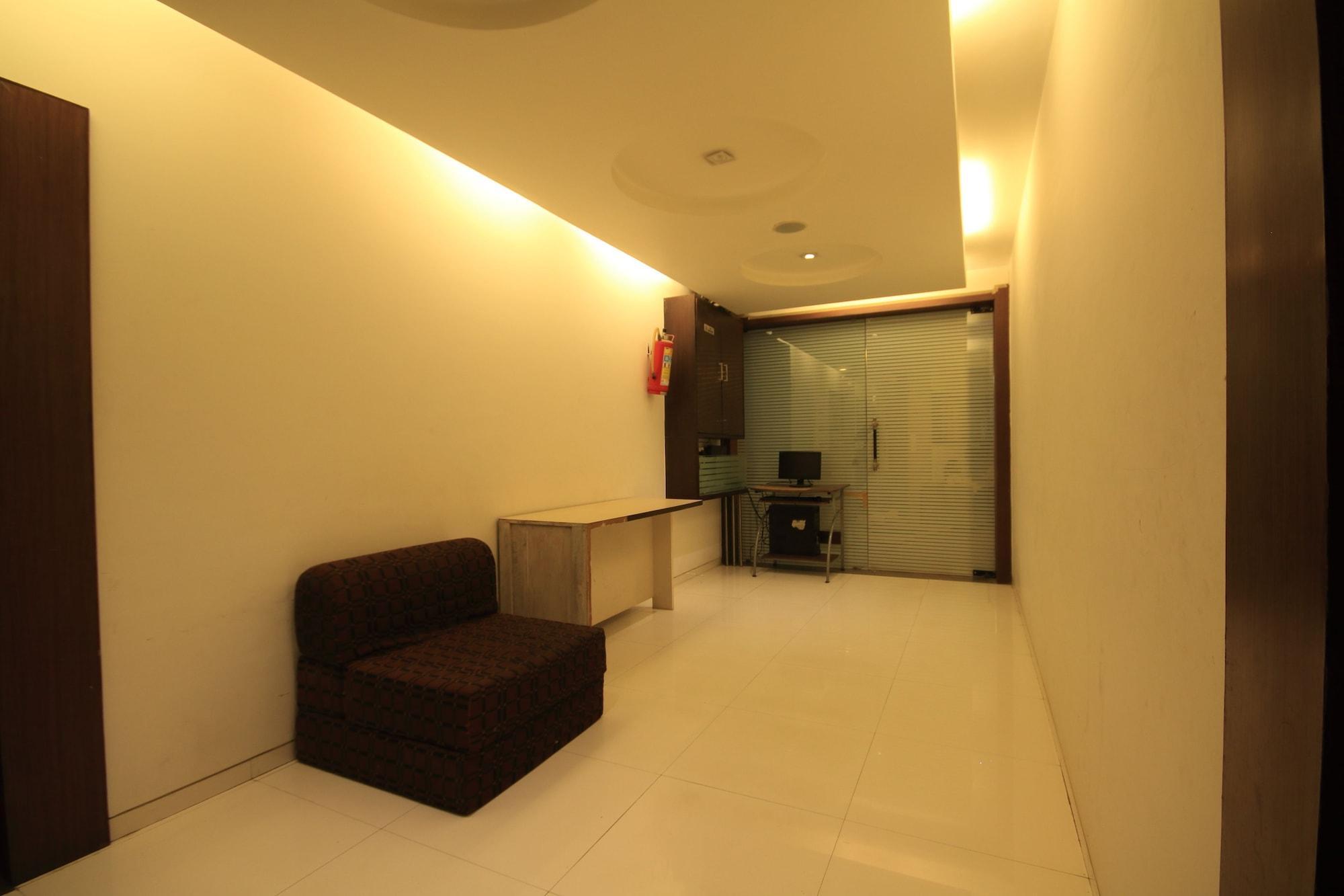Fabhotel Kadamb Inn 阿穆达巴 外观 照片