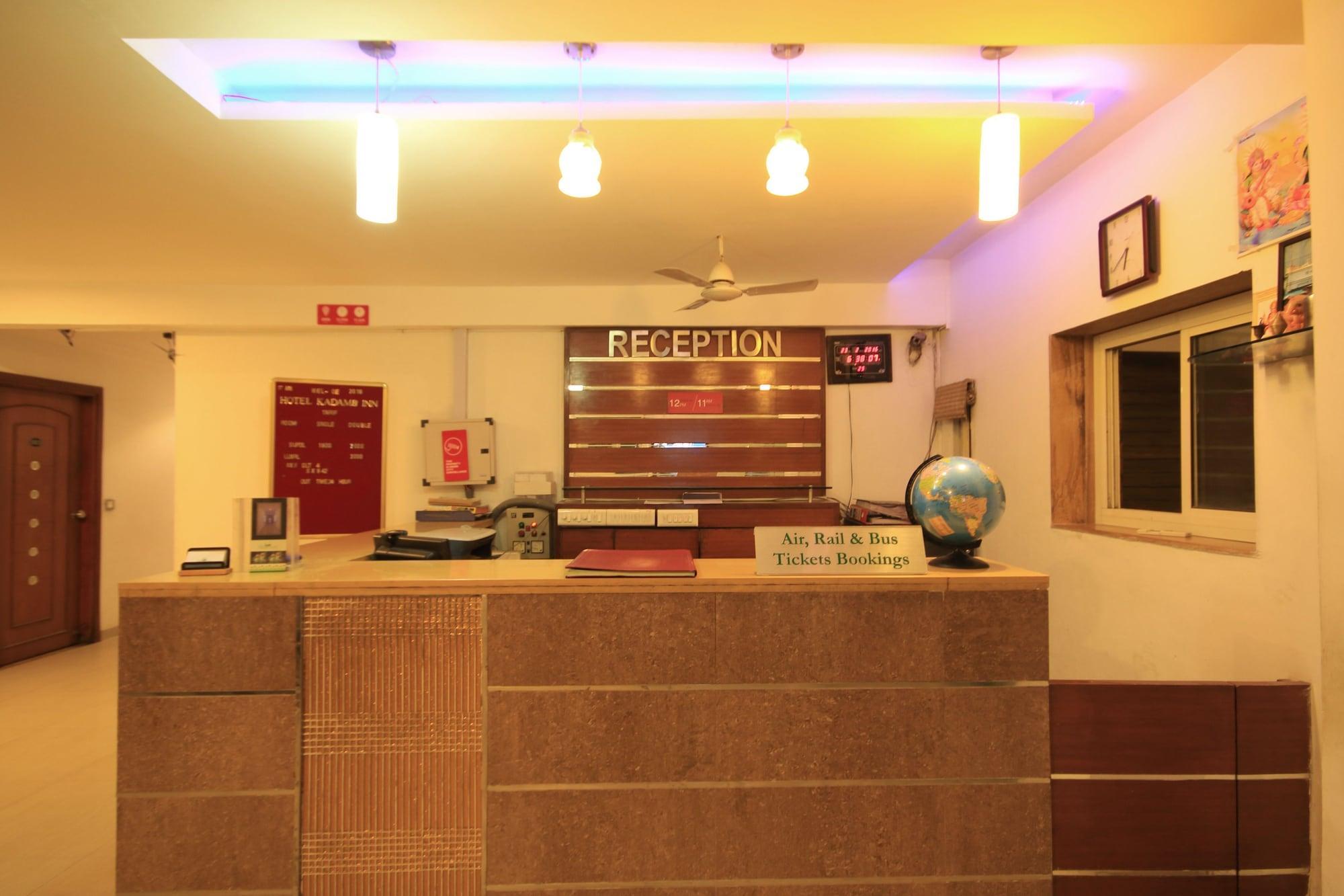 Fabhotel Kadamb Inn 阿穆达巴 外观 照片