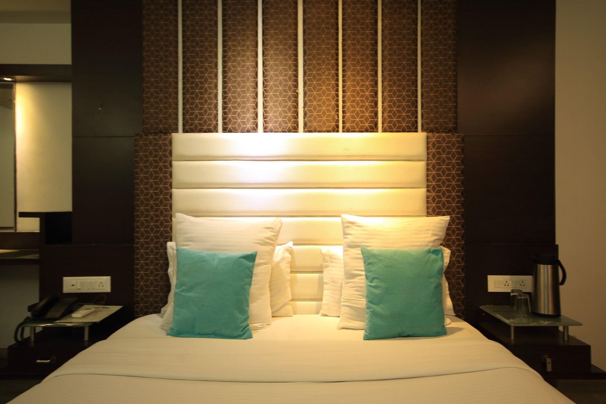 Fabhotel Kadamb Inn 阿穆达巴 外观 照片