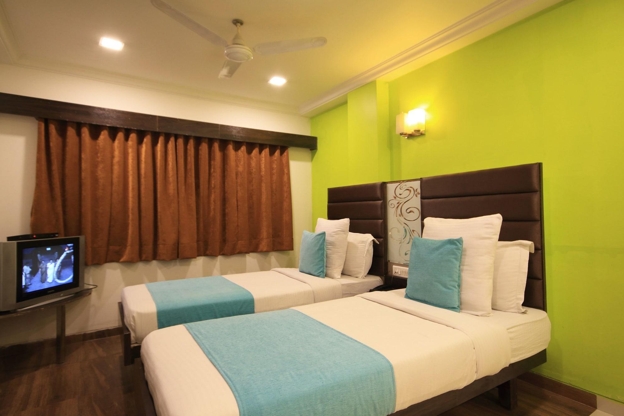 Fabhotel Kadamb Inn 阿穆达巴 外观 照片