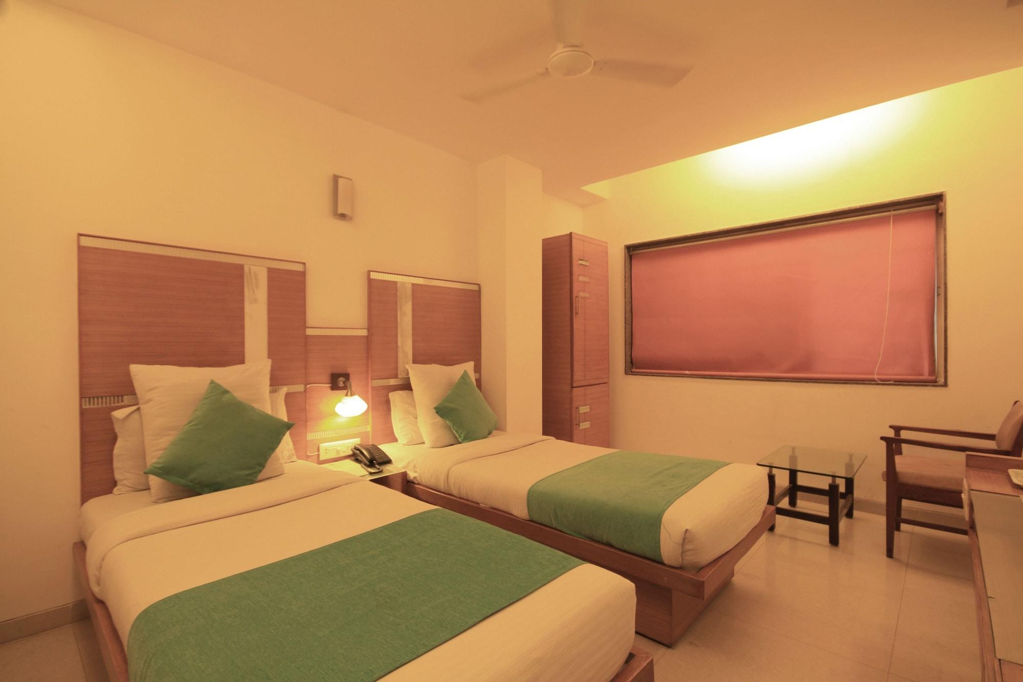 Fabhotel Kadamb Inn 阿穆达巴 外观 照片