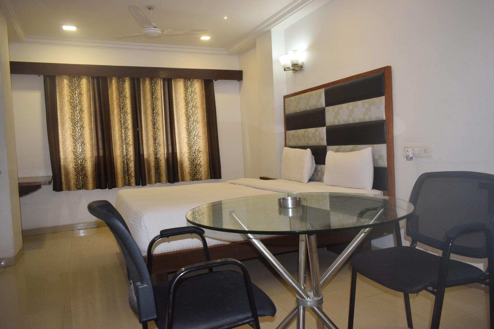 Fabhotel Kadamb Inn 阿穆达巴 外观 照片