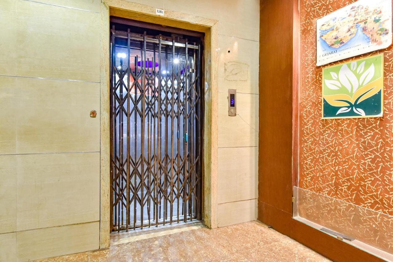 Fabhotel Kadamb Inn 阿穆达巴 外观 照片
